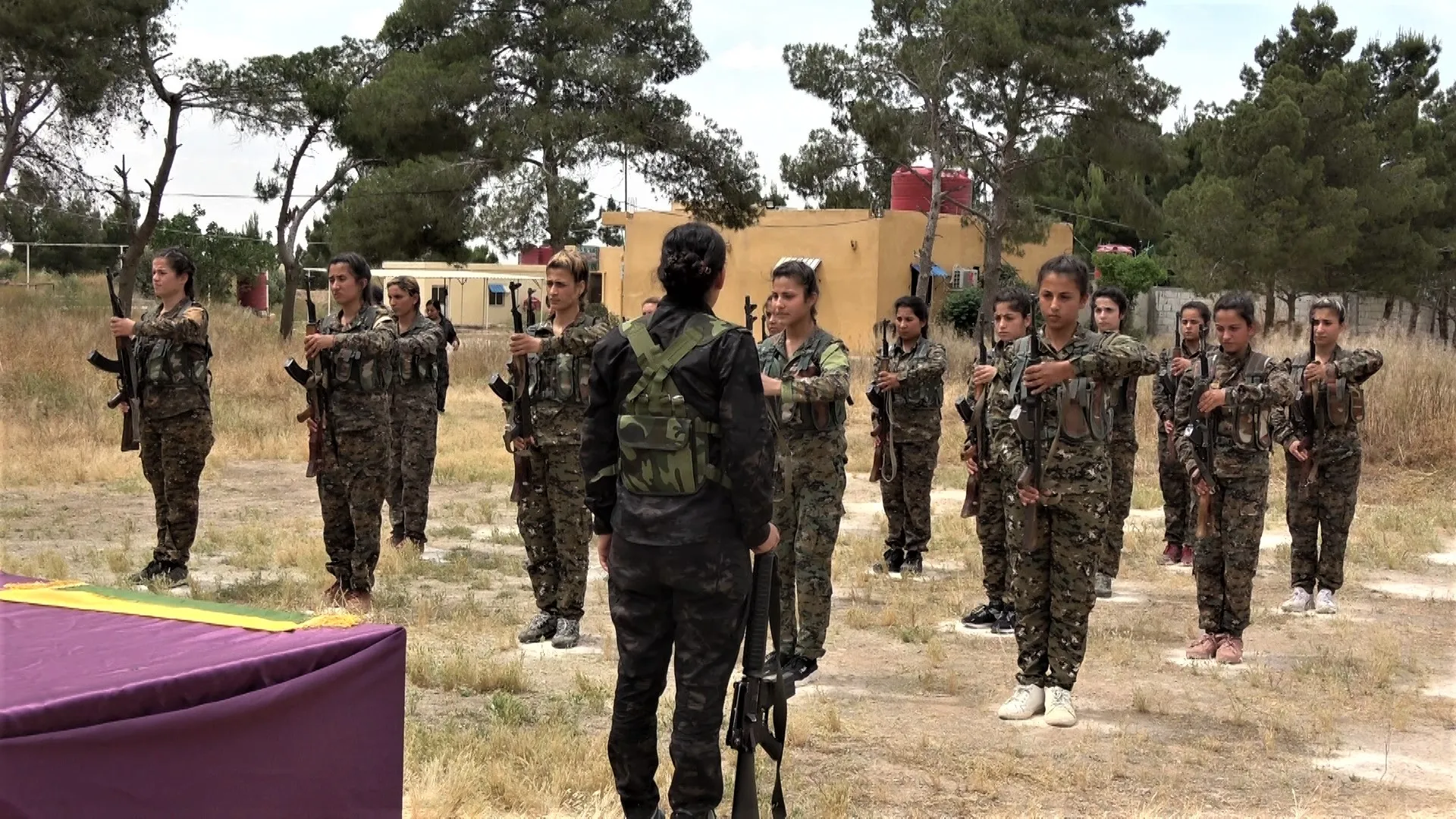 Akademiya Şehîd Bêrîvan dewreyek şervanên nû vekir