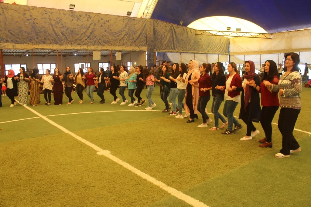 Mamoste û xwendekaran Cejna Zimanê Kurdî pîroz kir