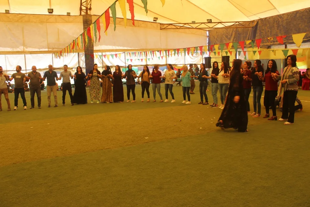 Mamoste û xwendekaran Cejna Zimanê Kurdî pîroz kir