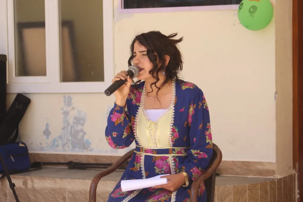 Mamoste û xwendekaran Cejna Zimanê Kurdî pîroz kir