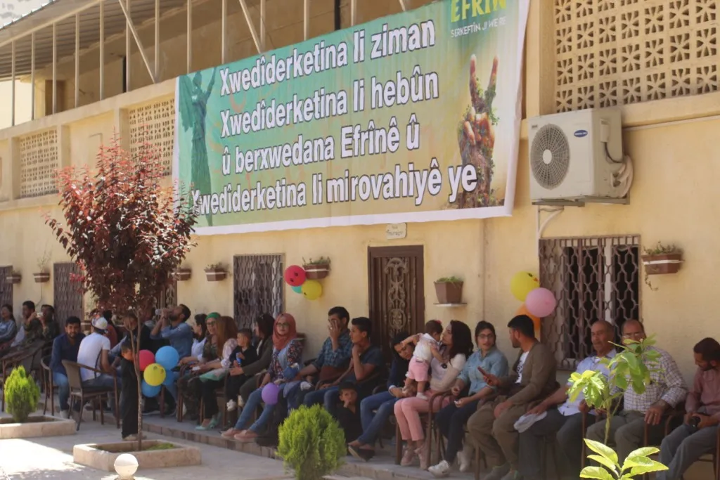 Mamoste û xwendekaran Cejna Zimanê Kurdî pîroz kir