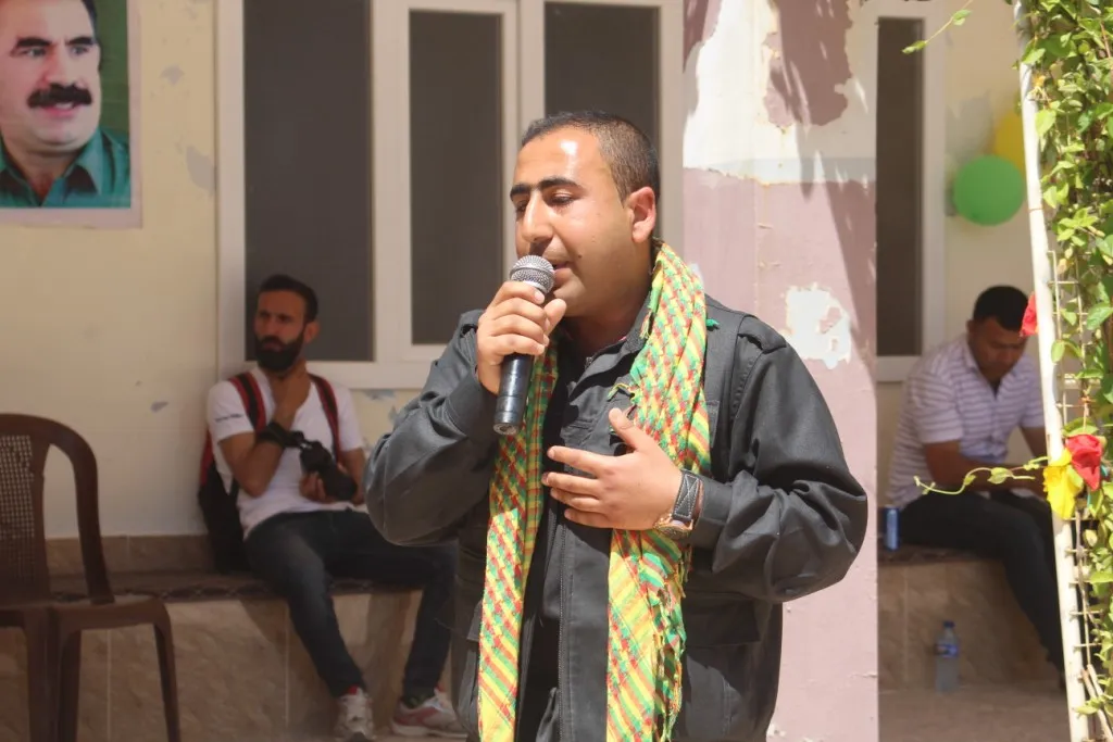 Mamoste û xwendekaran Cejna Zimanê Kurdî pîroz kir