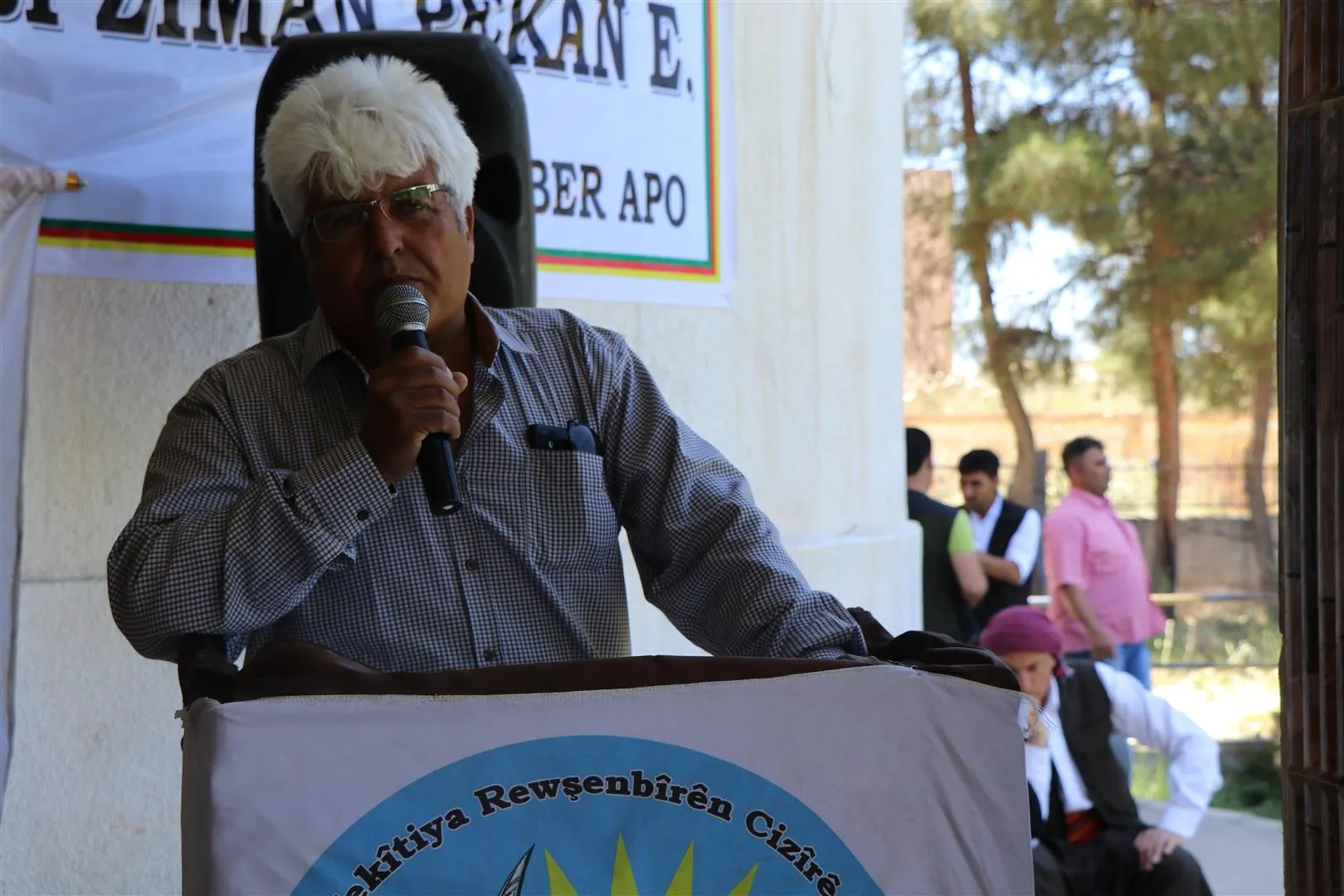 Mamoste û xwendekaran Cejna Zimanê Kurdî pîroz kir