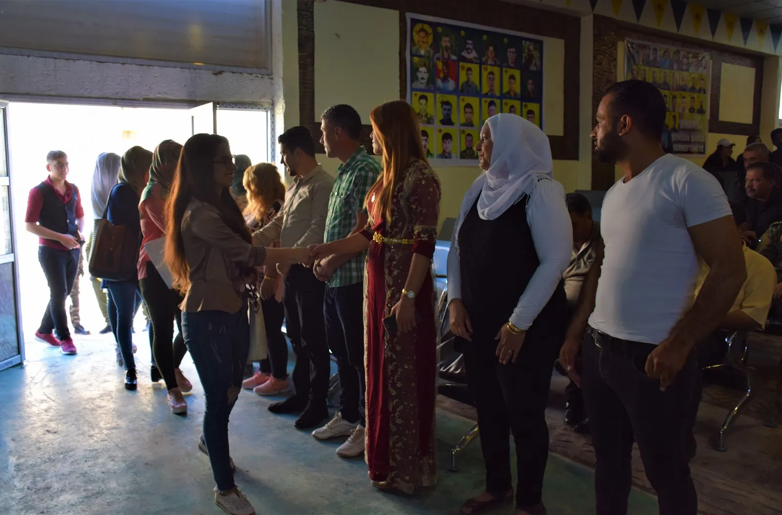 Mamoste û xwendekaran Cejna Zimanê Kurdî pîroz kir