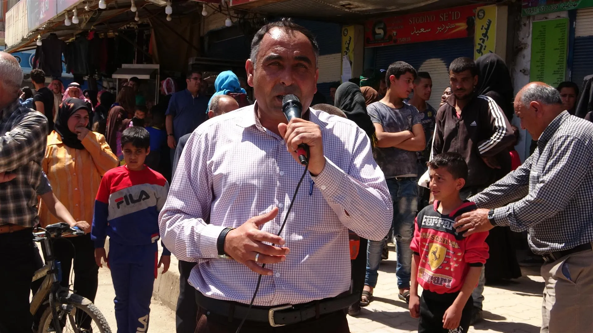 Şêniyên Girkê Legê bi meşekê bersiva dagirkeriya Tirk û dîwarê parçekirinê da