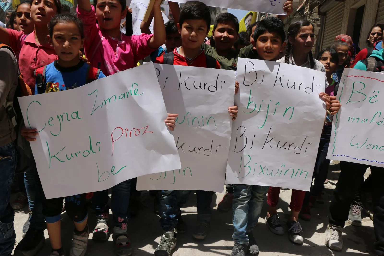 Xwendekarên Helebê Cejna Zimanê Kurdî pîroz kir