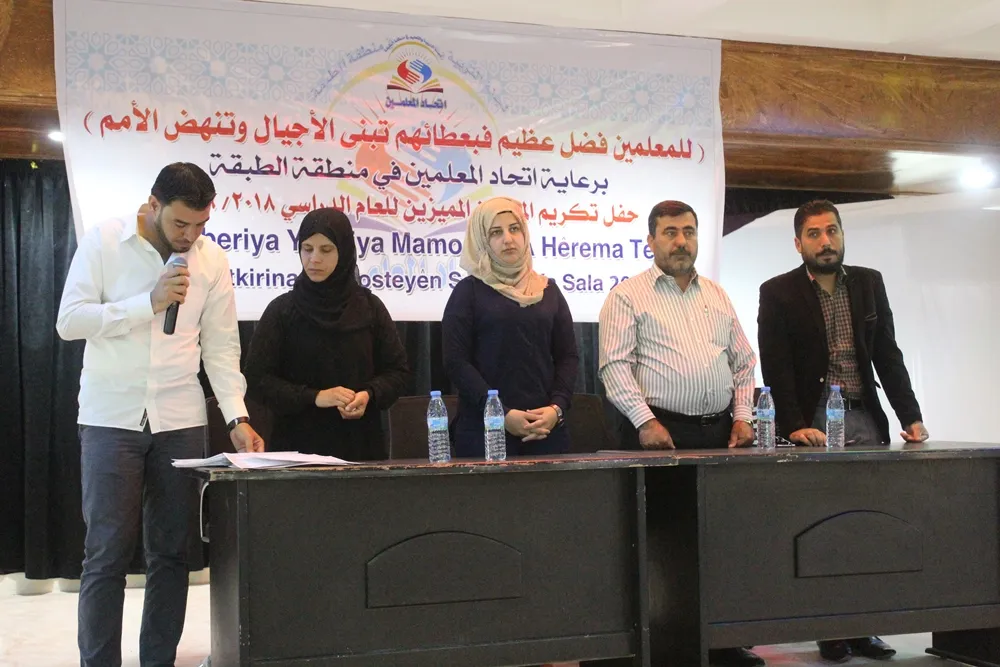 45 mamosteyên Tebqayê hatin xelatkirin