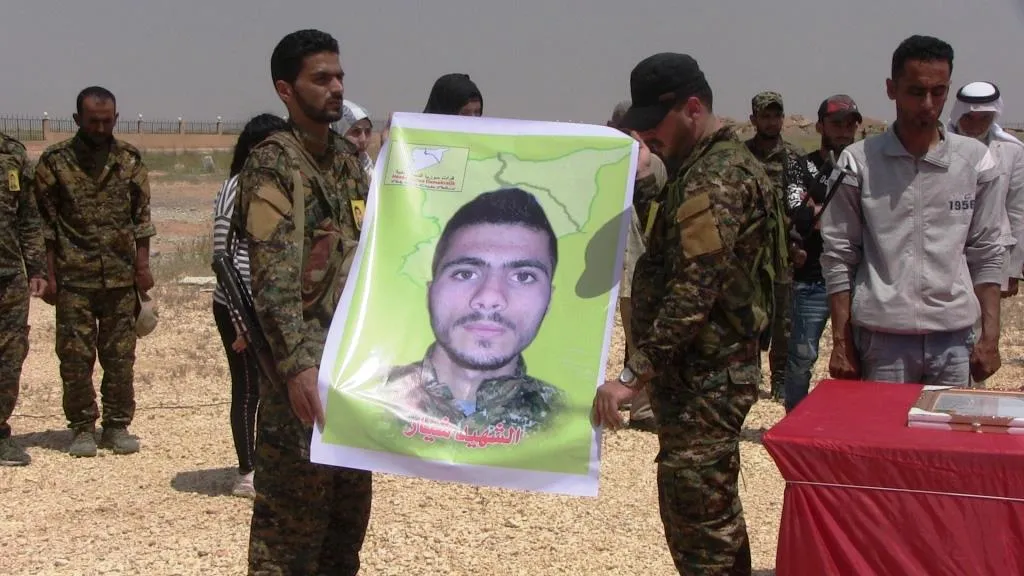Cenazeyê Salih El-Mehmûd li Reqayê hate veşartin