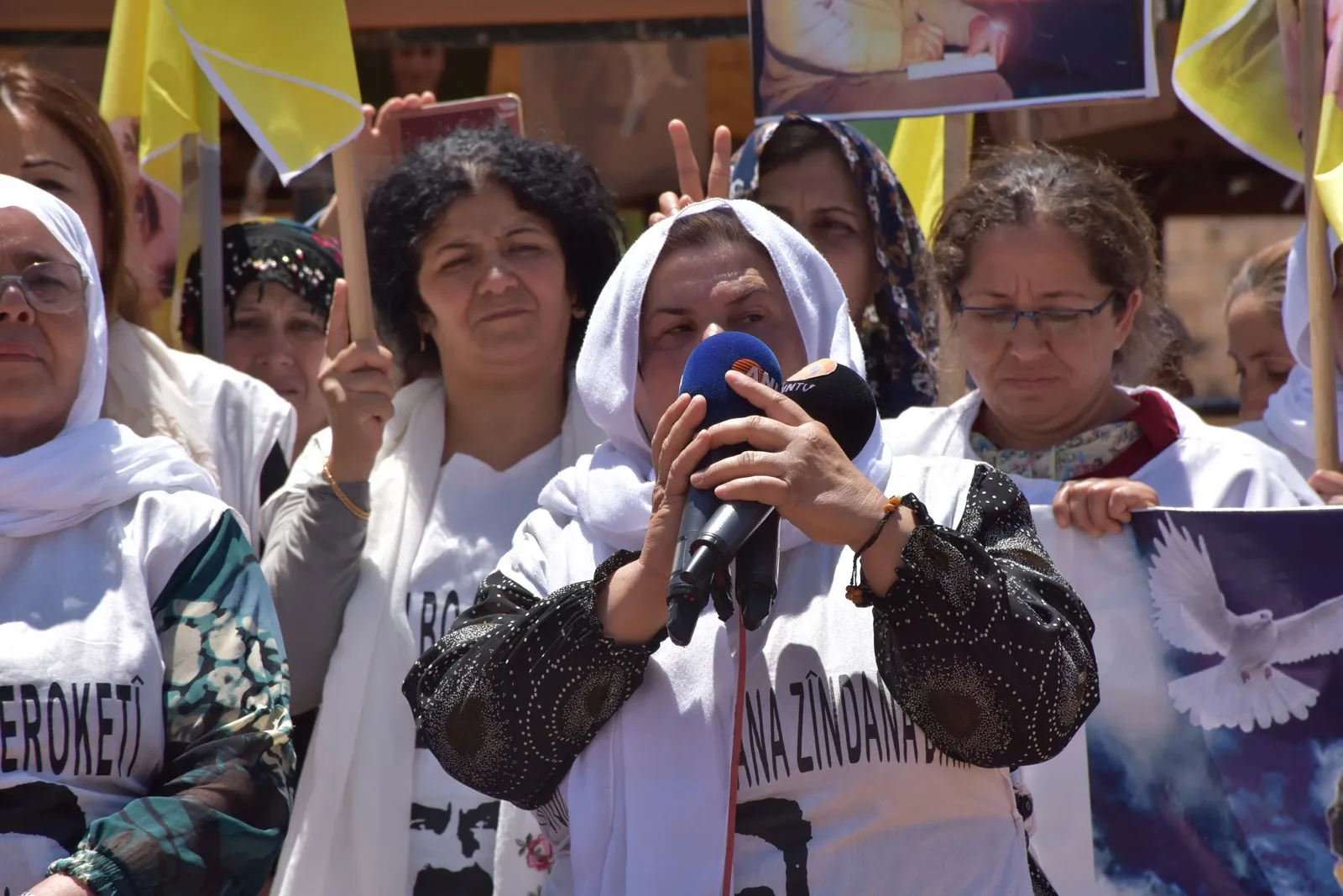 Şêniyên Efrîn û Şehbayê li ser banga Ocalan dawî li çalakiya xwe anîn