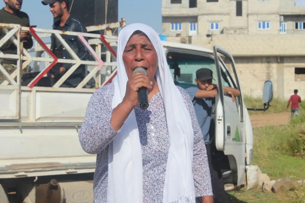 Dayik û ciwanan Kobanê ji bo çalakgerên greva birçîbûnê meşiyan