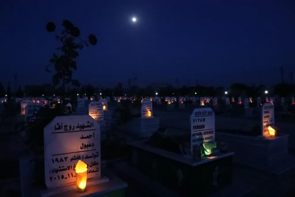 Roja Şehîdan li Dêrik û Qamişlo hate bi bîranîn