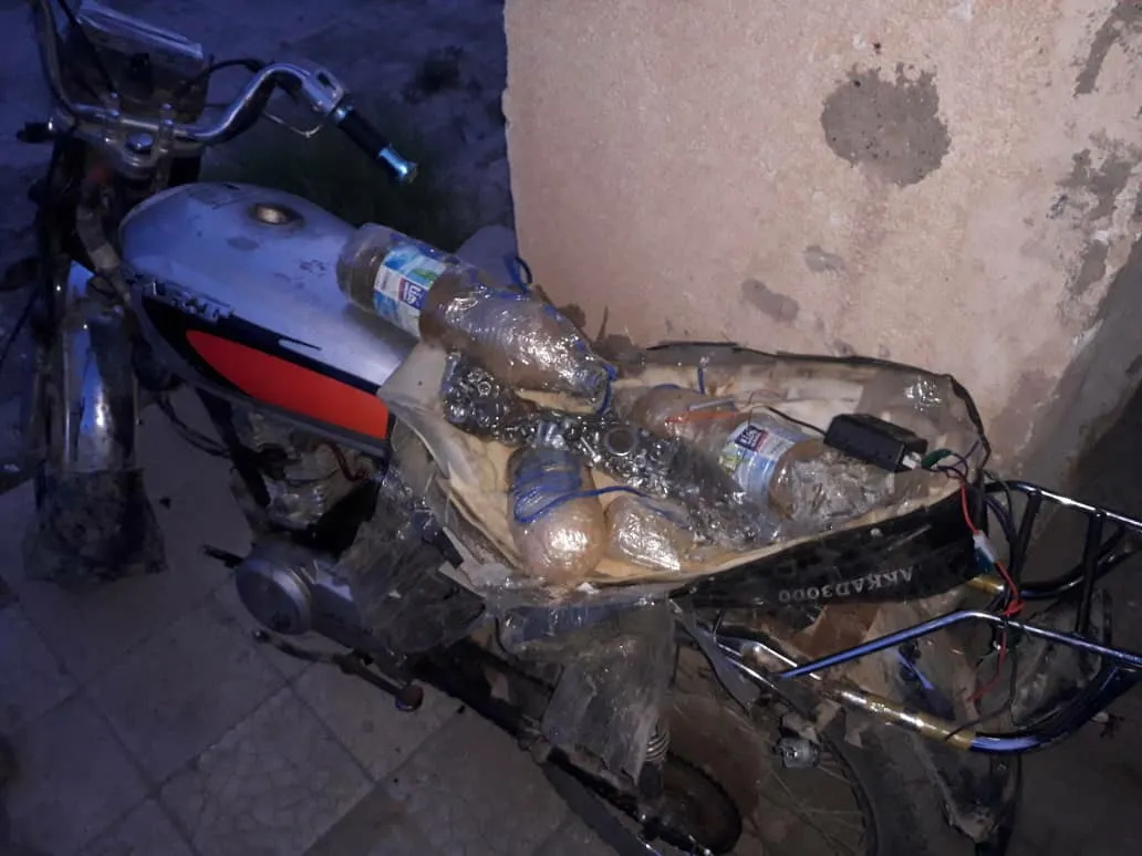 Li Dêrazorê motorsêklêteke bombebarkirî hate bê bandorkirin