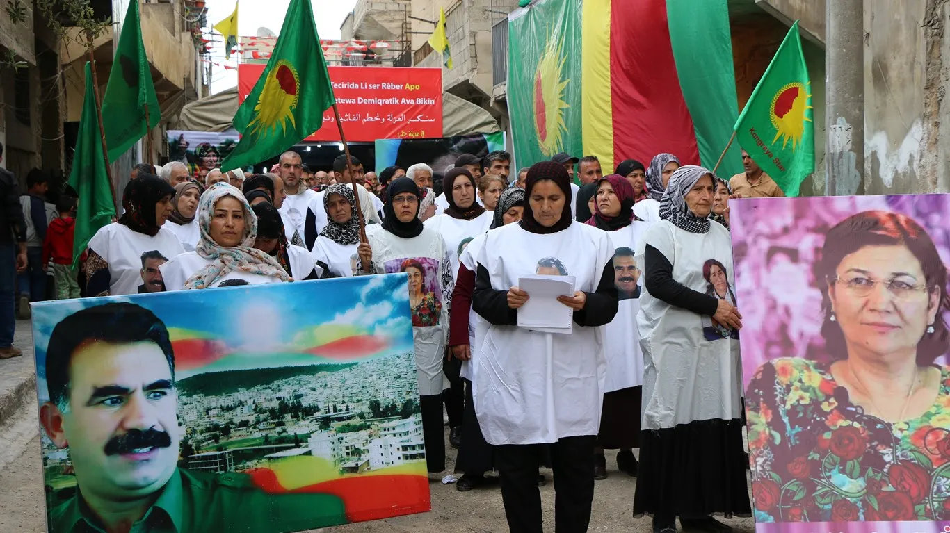 Kongreya Star a Helebê ji bo piştgiriya çalakgerên greva birçîbûnê dest bi çalakiyan kir