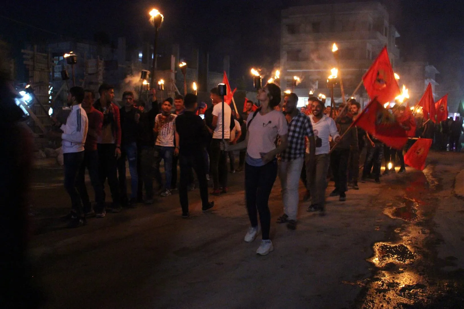 Ciwanên Hesekê bi meşeke mişeleyî piştgirî dan çalakgerên grevê