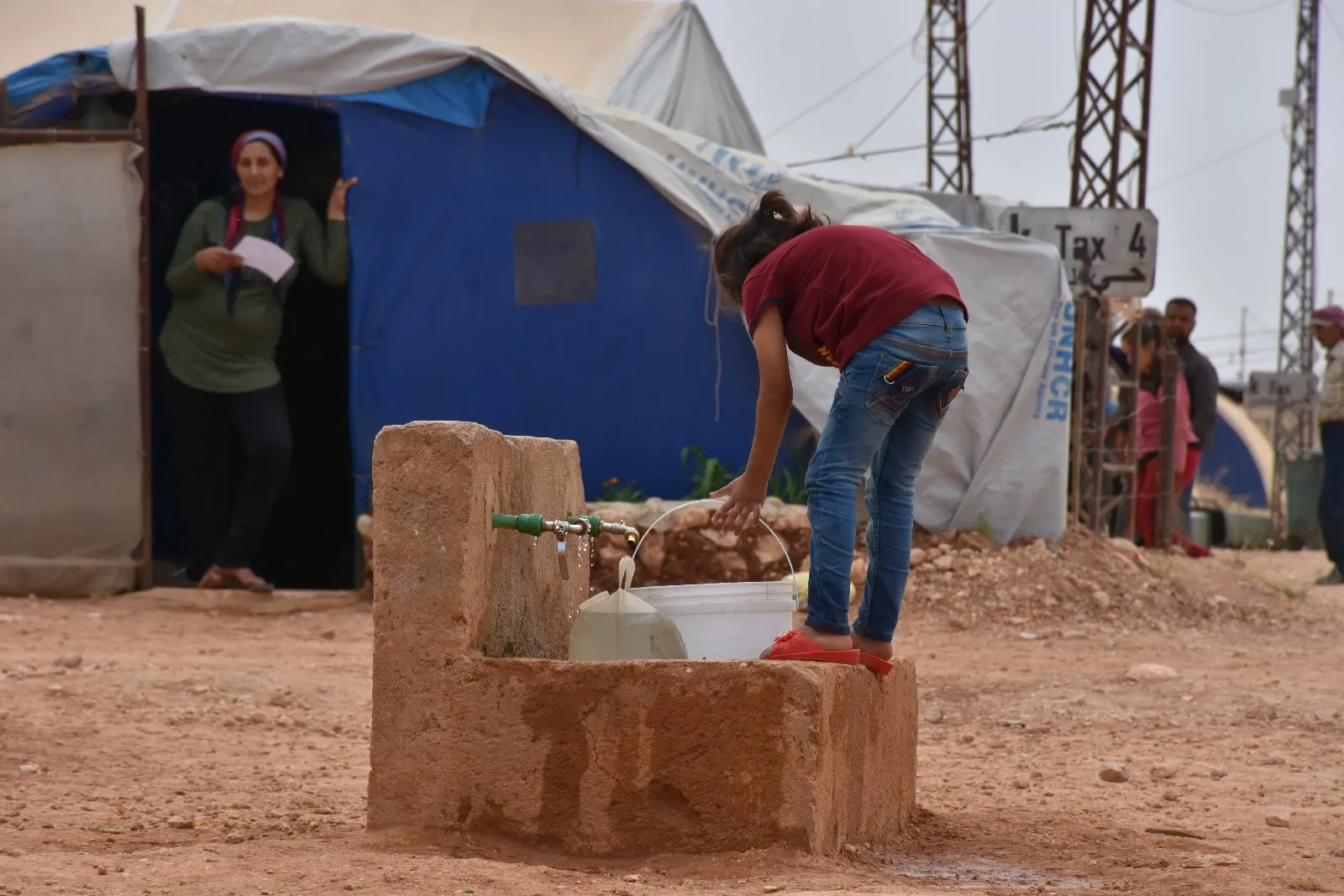 Pêdiviyên havînê li şêniyên Efrînê yên li Şehbayê tên belavkirin