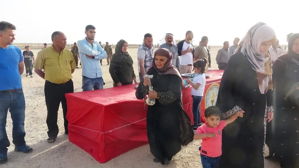 Li herêmên azad gel serdana goristanên şehîdên xwe kir
