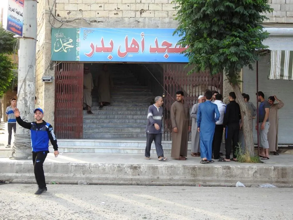 Li herêmên azad gel serdana goristanên şehîdên xwe kir
