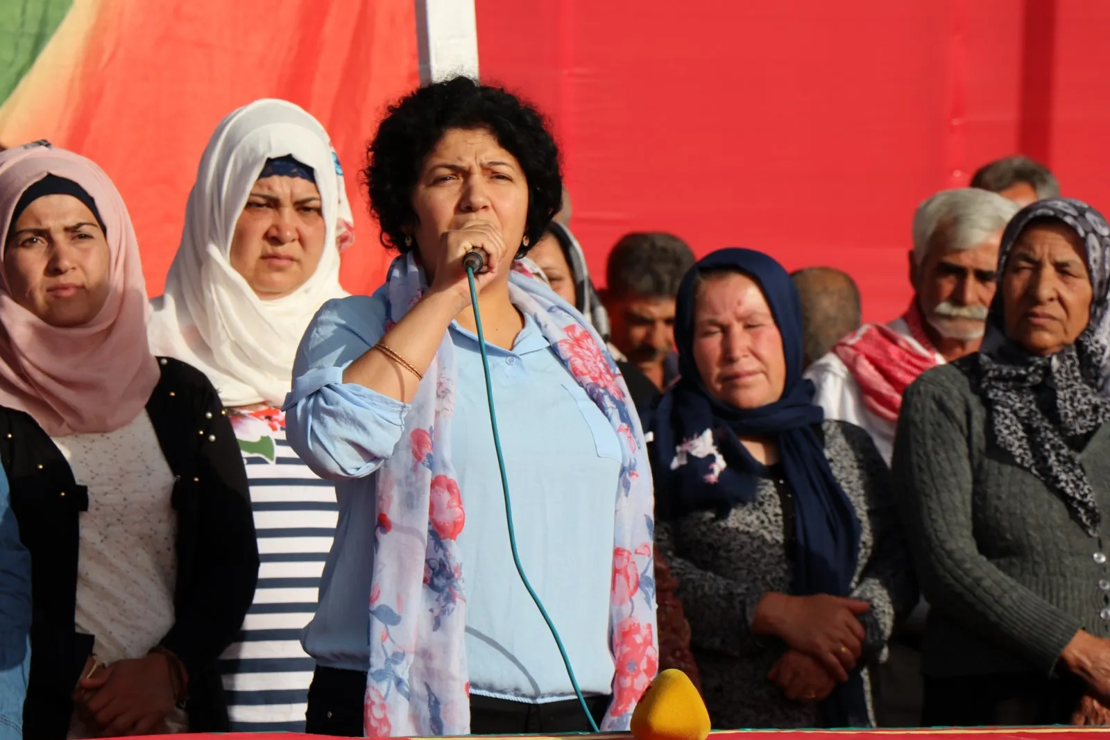 Şêniyên Efrîn û Şehbayê cejna xwe li goristanên şehîdan pîroz kir