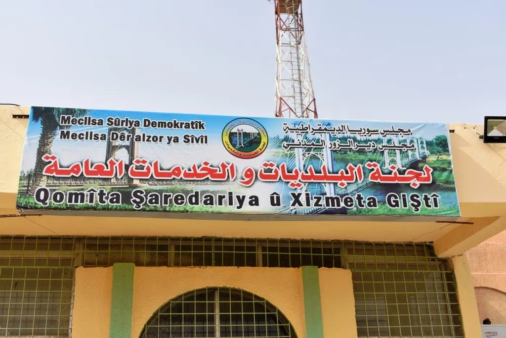 Bi hemû hêza xwe xizmetguzeriya li gundewarên Dêrazorê baş dikin