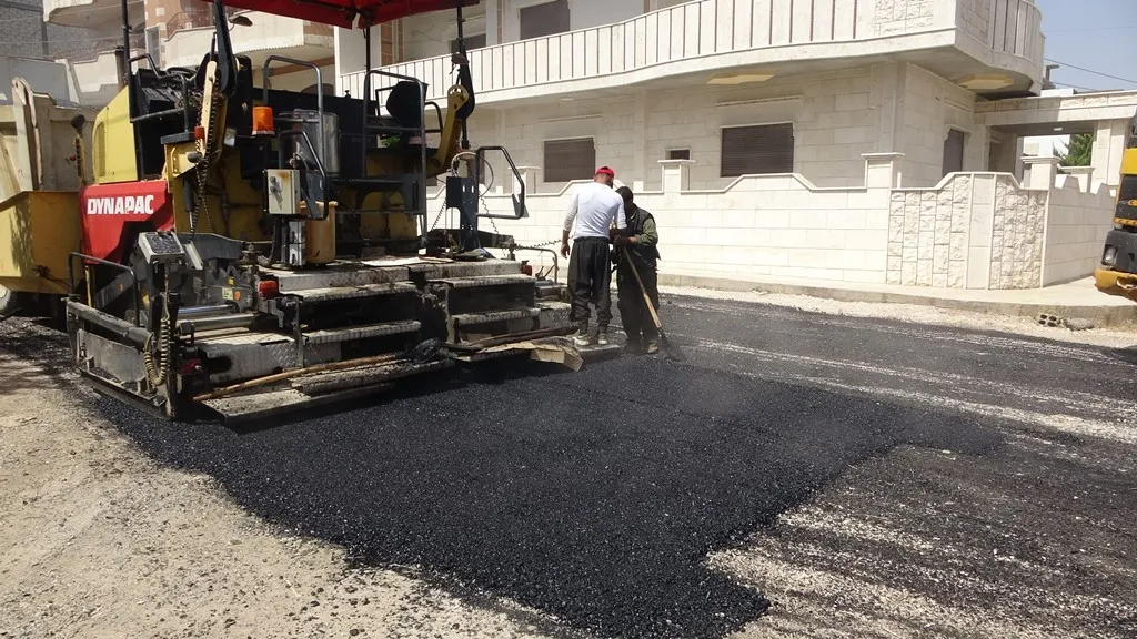 Şaredariya Gel li Dêrikê dest bi ziftkirina rêyan kir