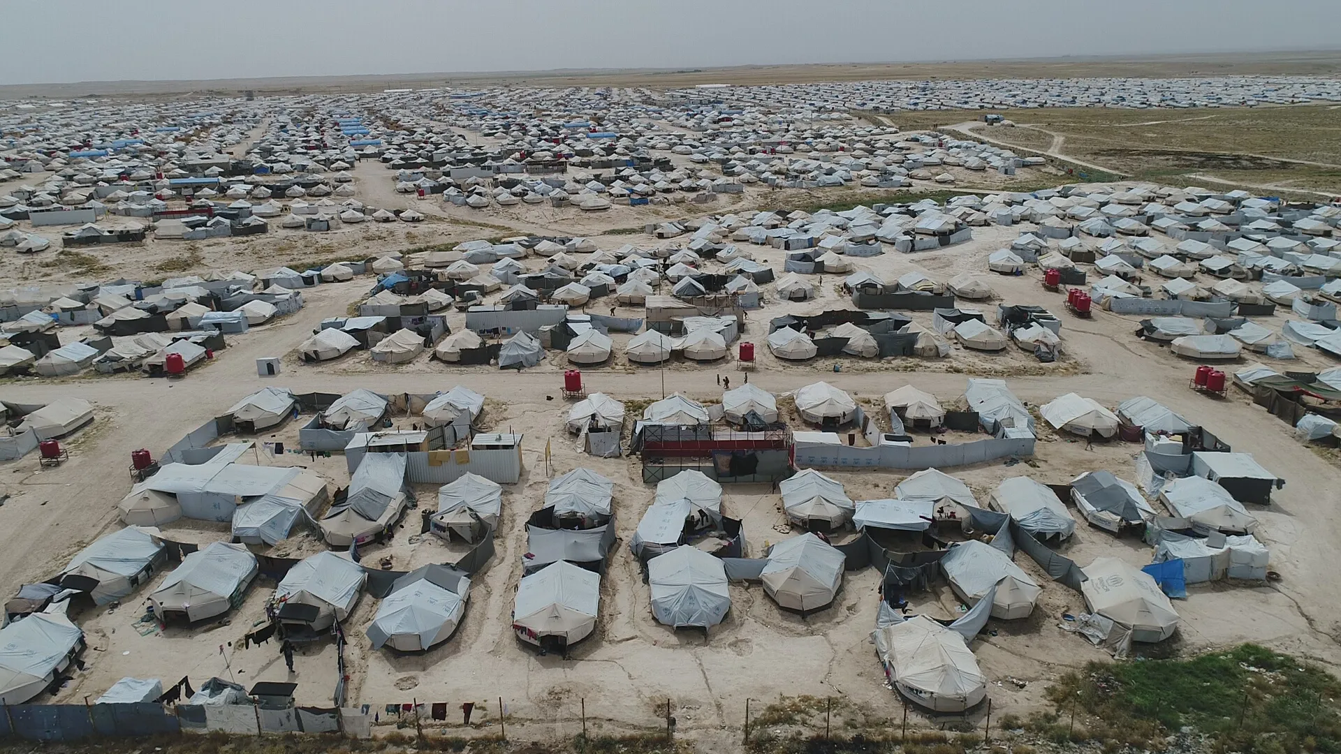 Koma yekemîn sibê ji kampa Holê derdikeve