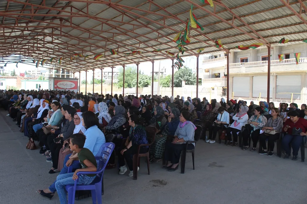 Li Dêrikê bi hezaran salvegera şehadeta şehîd Zîlan bi bîr anîn