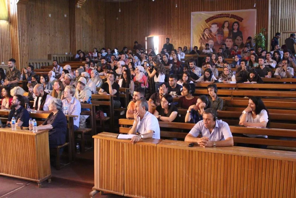 Li Zanîngeha Rojava semînerên sînema û tenduristî