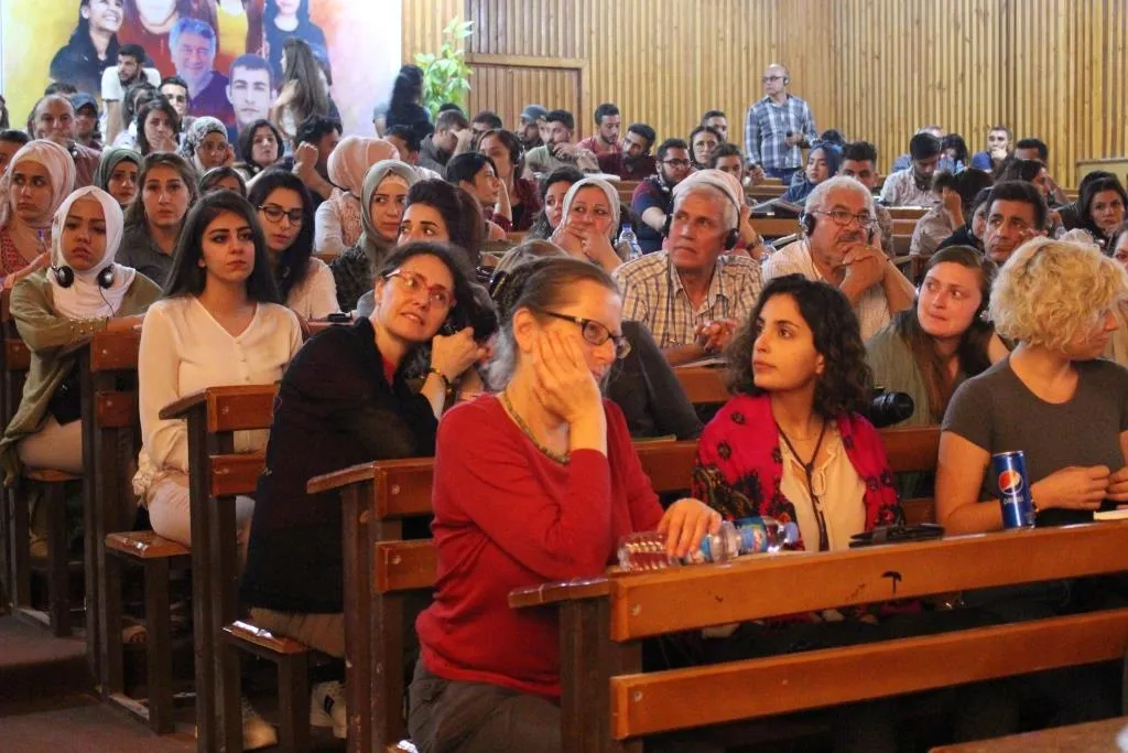 Li Zanîngeha Rojava semînerên sînema û tenduristî