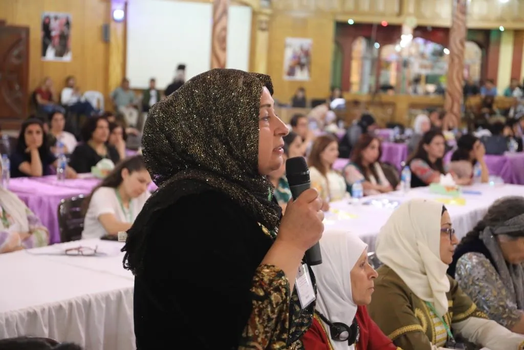 Ji pêşniyarên kongreyê: Divê Meclisa Jinan di destûra Sûriyê de cih bigire