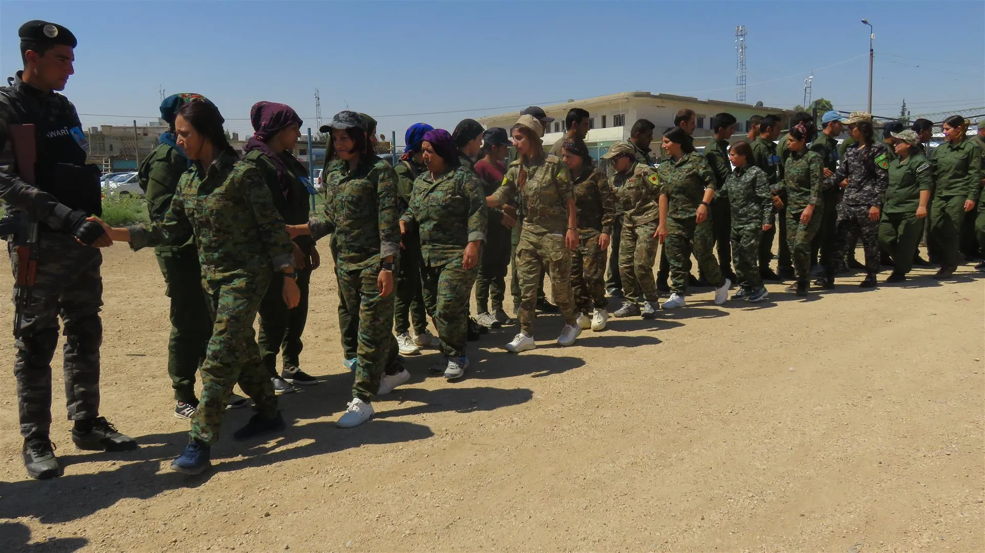 Li Çilaxa şêniyan sersaxî ji malbatên 5 şehîdan re xwestin