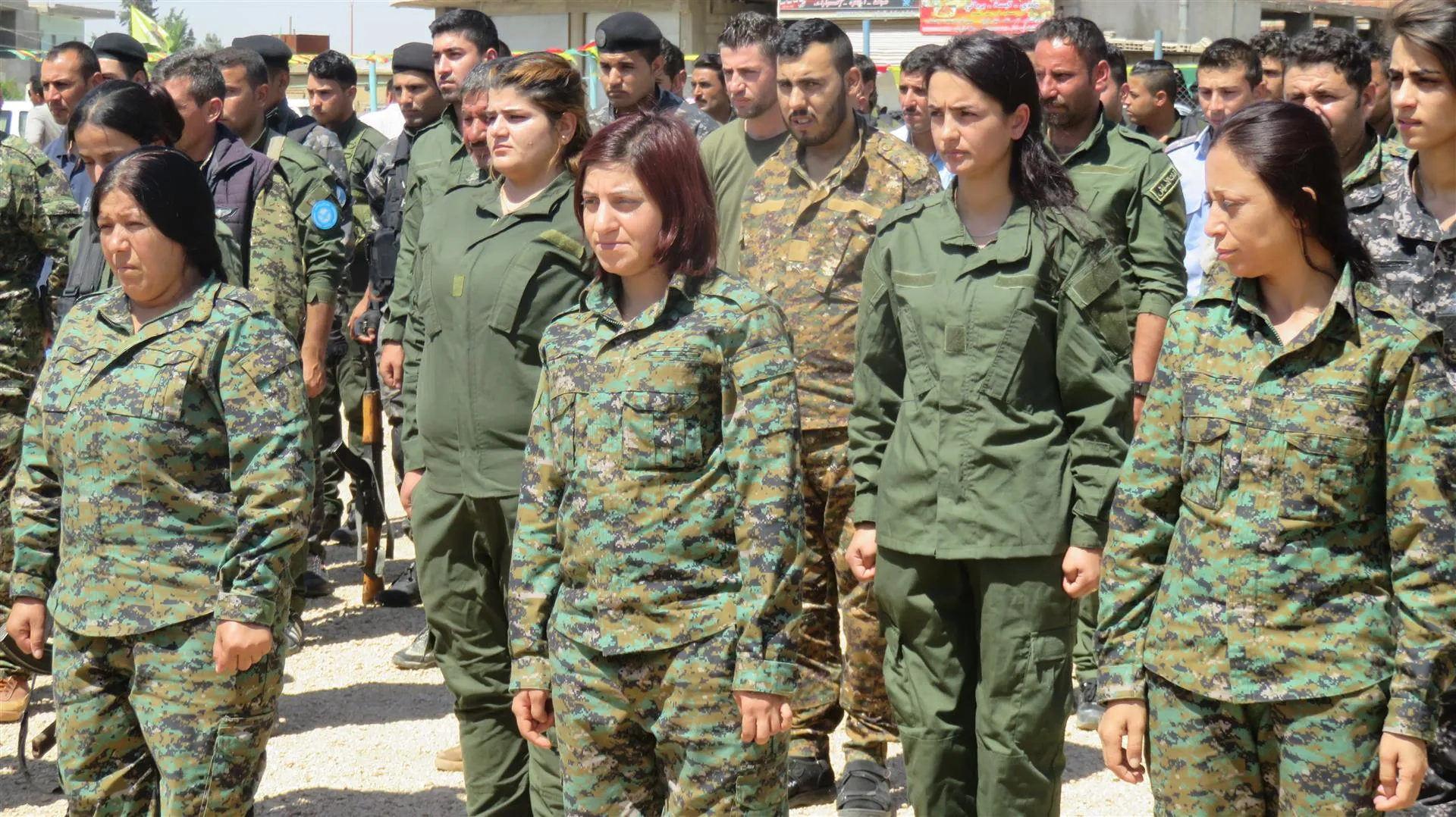 Li Çilaxa şêniyan sersaxî ji malbatên 5 şehîdan re xwestin