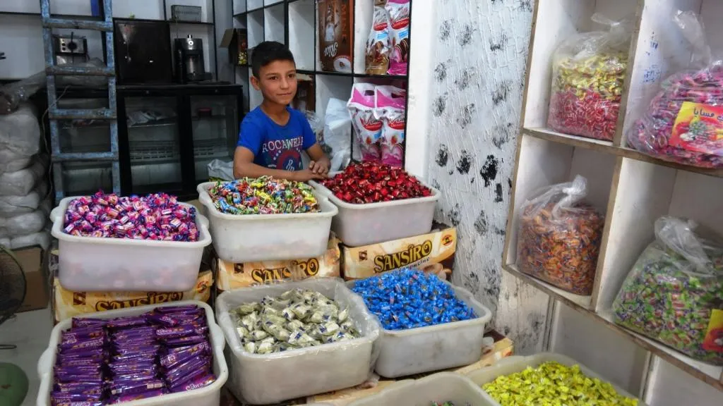Bi nêzbûna cejnê re pêla şêniyan li sûkên Reqayê