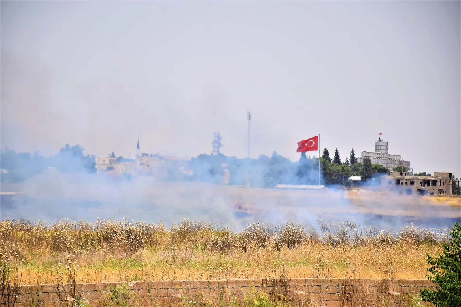 Li Serêkaniyê artêşa Tirk 25 donim zevî şewitand