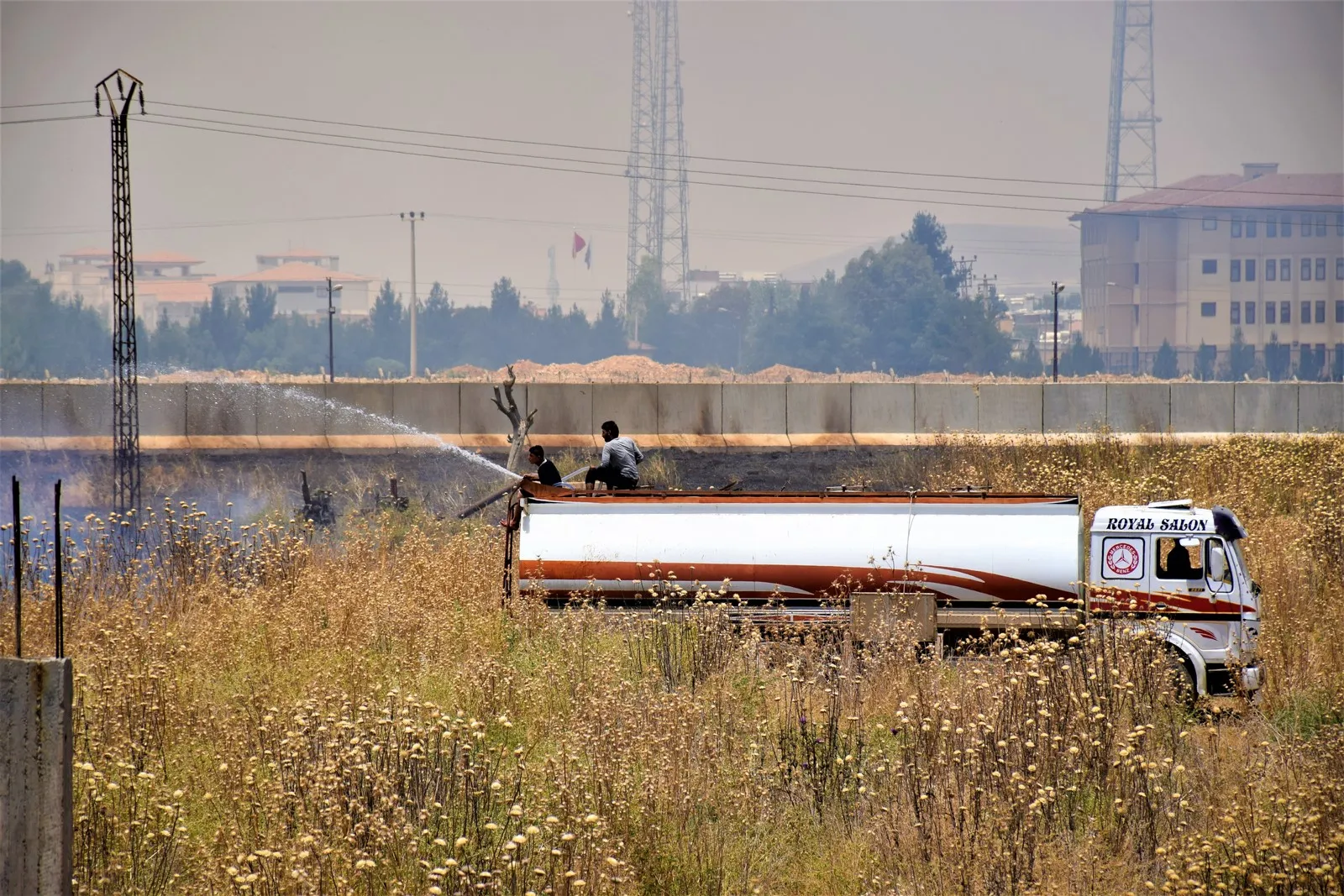 Li Serêkaniyê artêşa Tirk 25 donim zevî şewitand