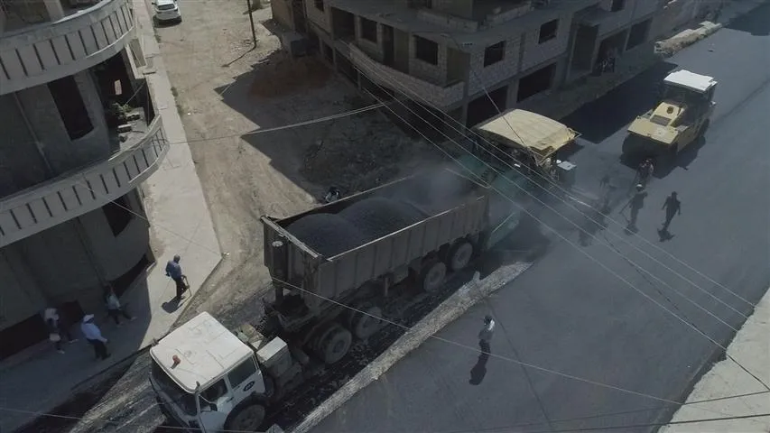 Li Qamişlo zîftkirina rêyan berdewam e 