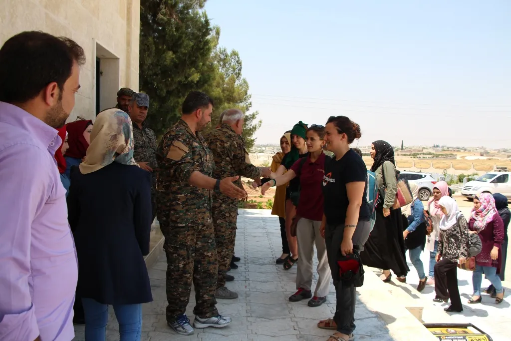 Piştî bidawîkirina dewreyê xelat li zarokên şehîdan hate belavkirin