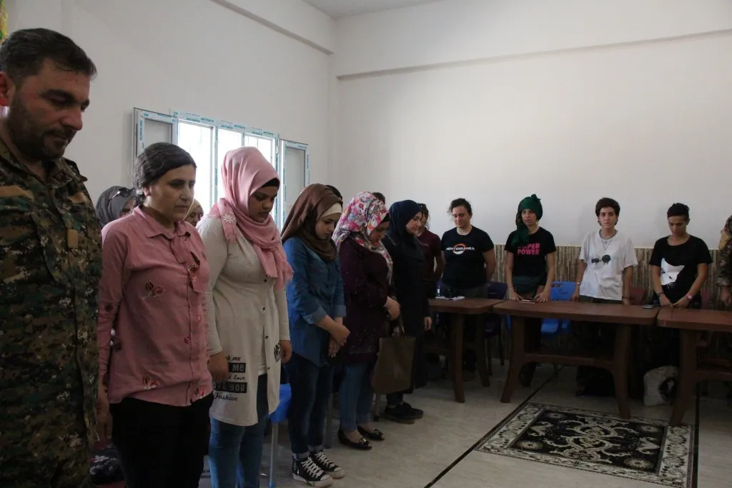 Piştî bidawîkirina dewreyê xelat li zarokên şehîdan hate belavkirin