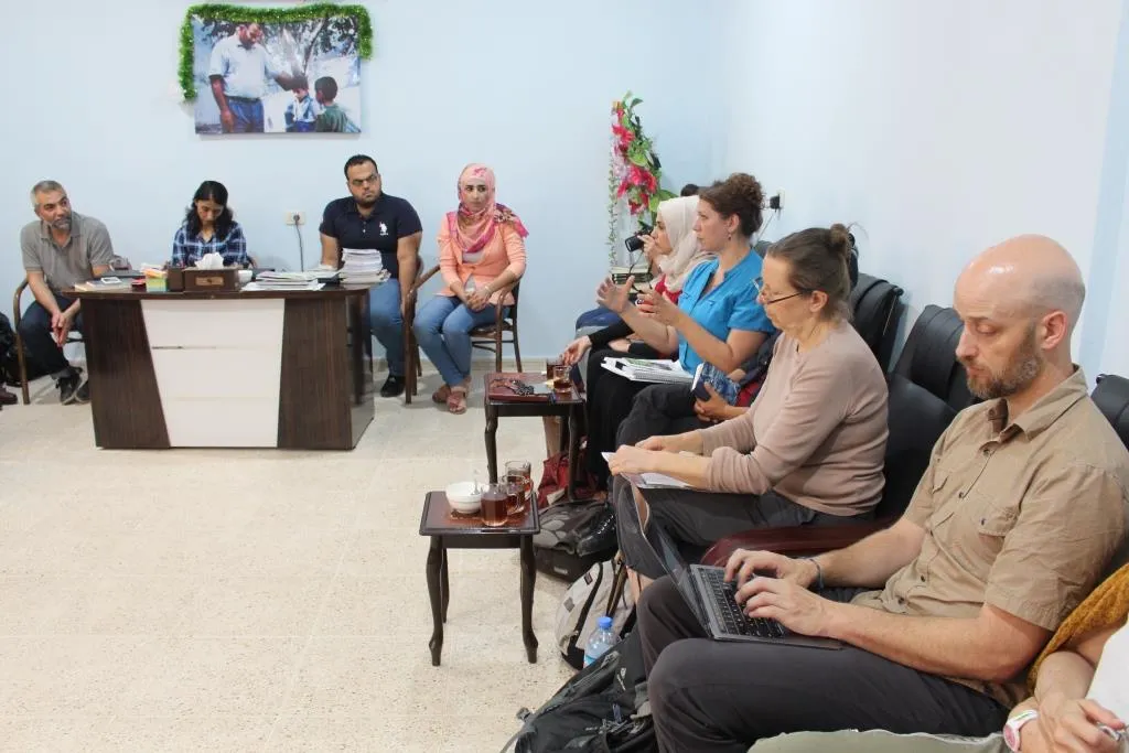 Şandeya akademisyan û rojnamevanên rojavayî  serdana saziya mînhac kir
