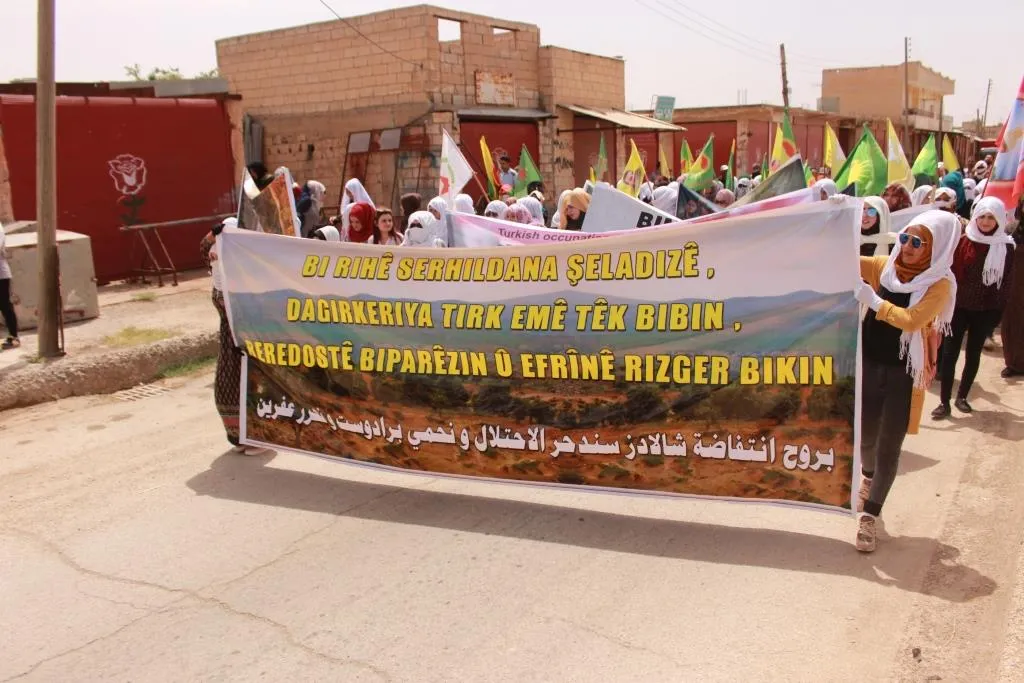 Şêniyên Til Birakê êrîşên dewleta Tirk şermezar kirin