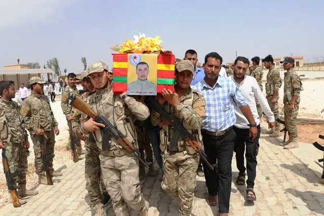 Şêniyên Şedadê cenazeyê şehîd Yasir spart axê