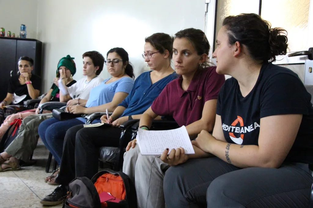 Şandeya Tevgera Feminist a Îtalyayê serdana Minbicê kir