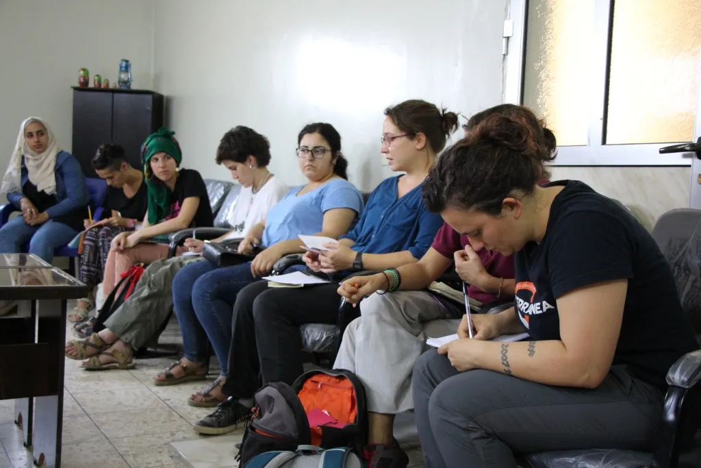 Şandeya Tevgera Feminist a Îtalyayê serdana Minbicê kir