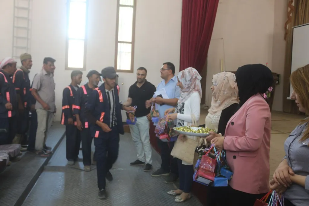 Karkerên paqijiyê li Minbicê hatin xelatkirin