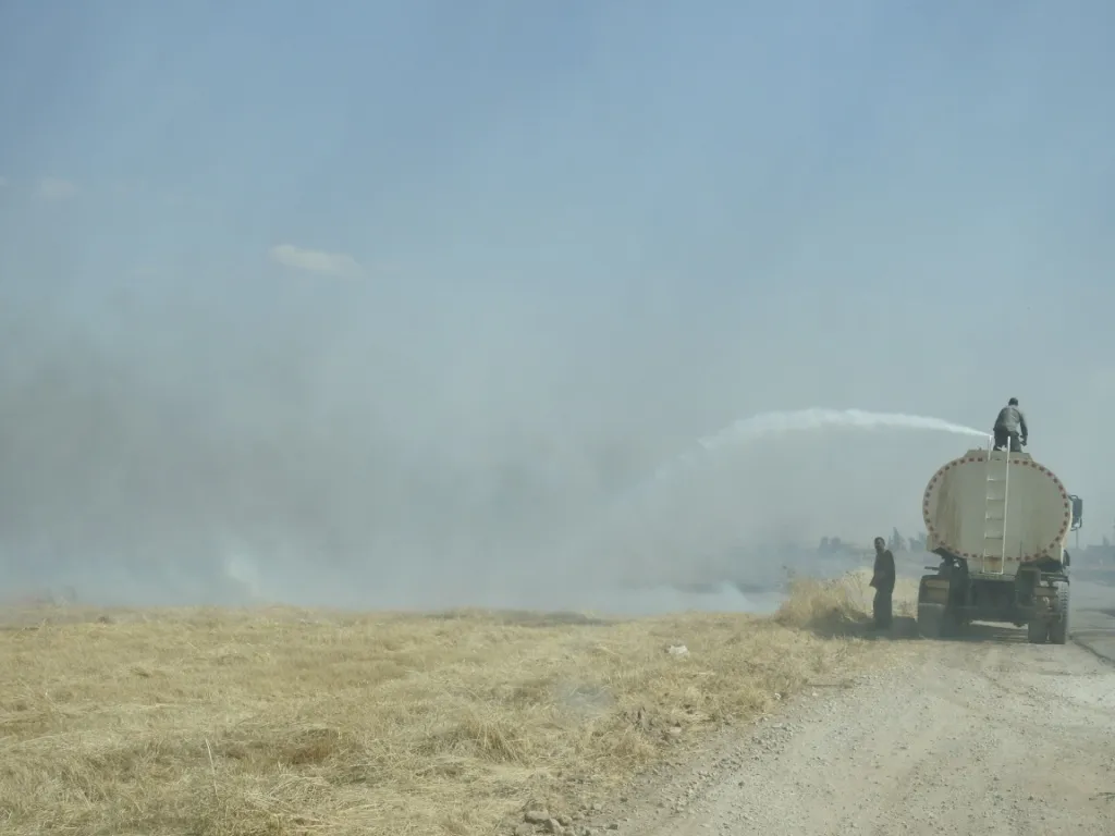 Zeviyên gundên rojavayê Girê Spî dişewitin