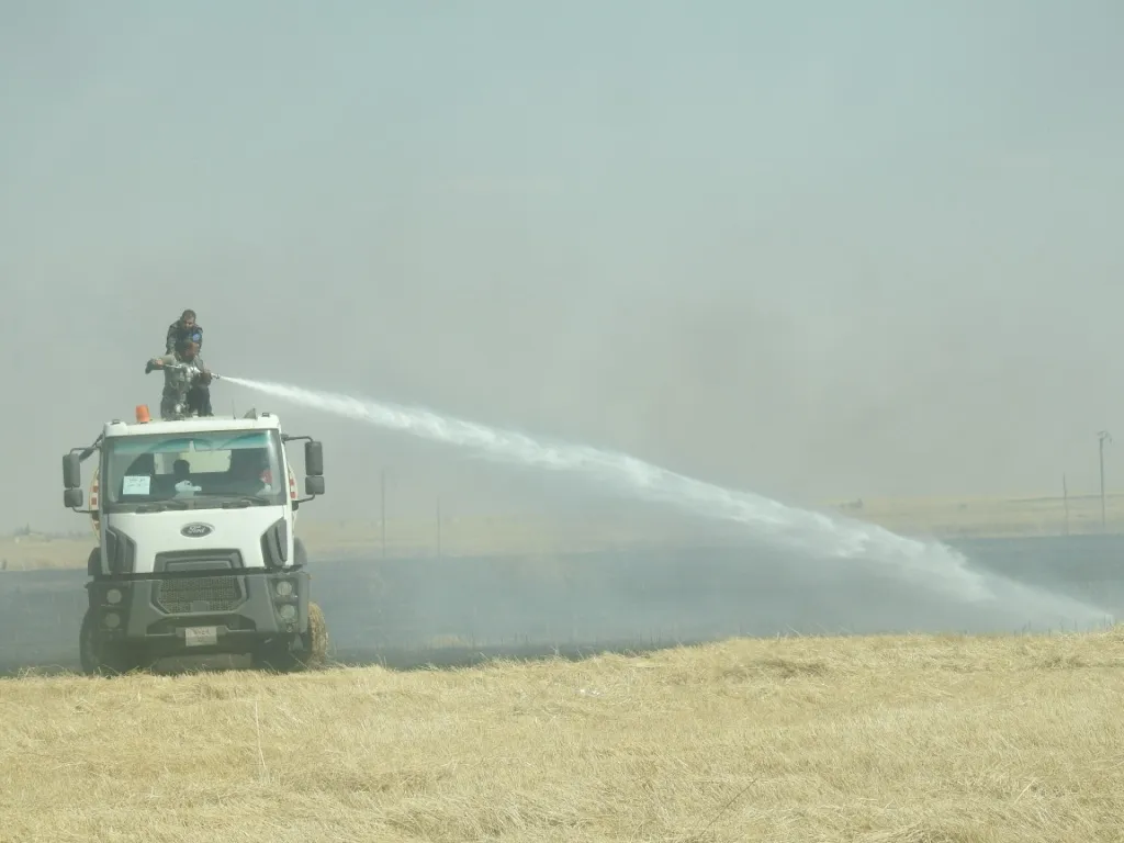 Zeviyên gundên rojavayê Girê Spî dişewitin