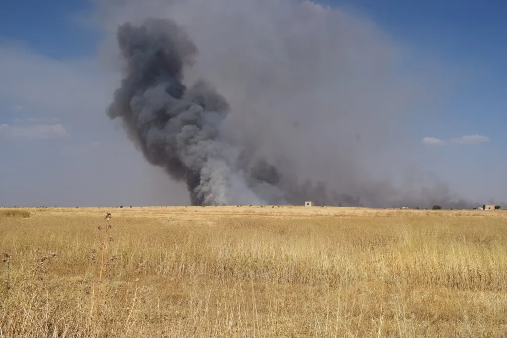 Zeviyên gundên rojavayê Girê Spî dişewitin