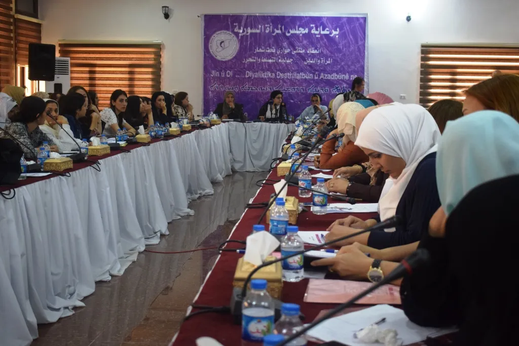 ‘Divê piştgiriya jinên ku bi destê terorê azar dîtine were kirin‘