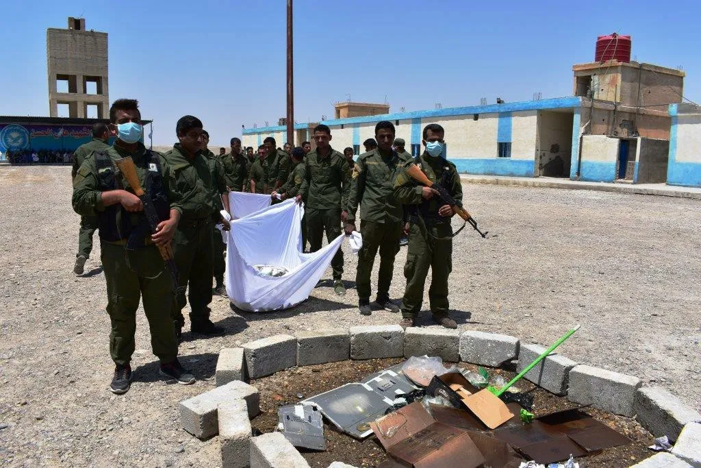 Li Dêrazorê bi boneya roja cîhanî têkoşîna li dijî hişbirê, madeyê hişbirê hatin şewitandin