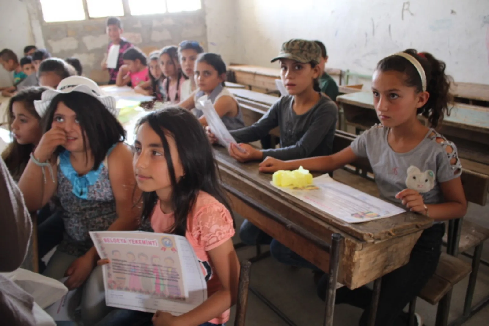 Xwendekarên herêma Efrînê karname wergirtin