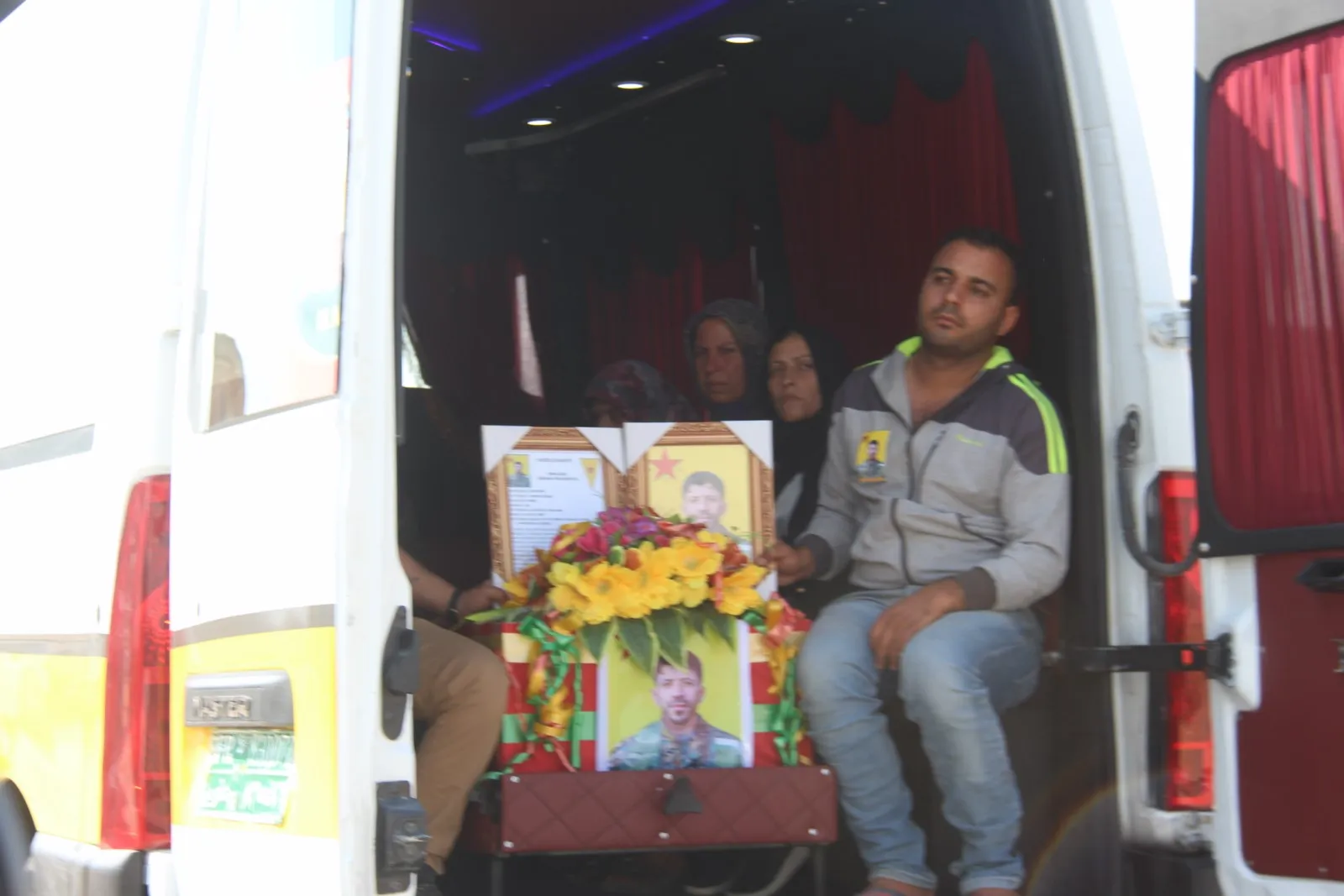 Şehîdê Efrînê Zekeriyê ji aliyê hezaran ve hate veşartin